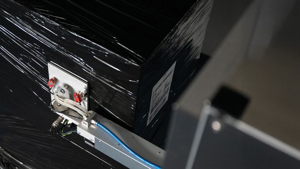 De Legi-Air 182 etiketteert de pallet 2-zijdig op folieverpakking