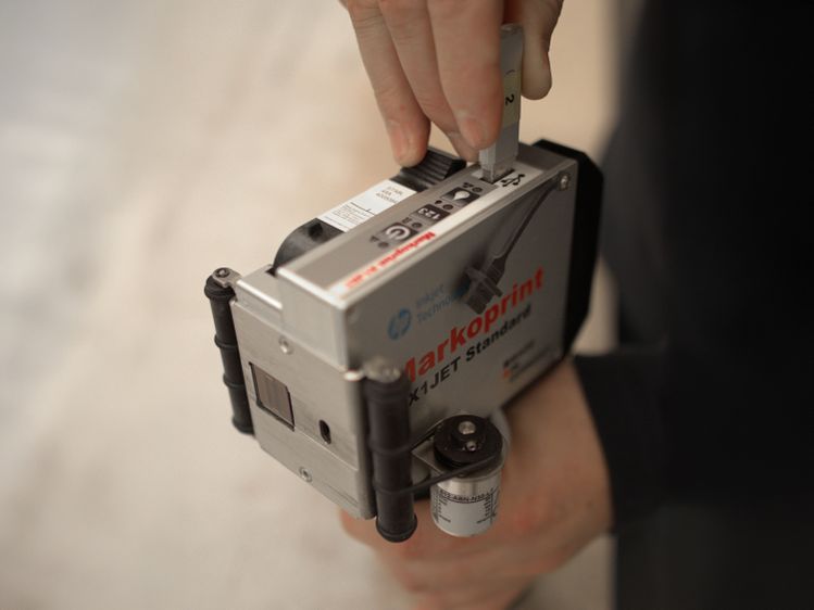 Markoprint X1JET HandHold inkjetprinter met USB-stick