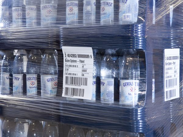 Tweezijdige etikettering op drankenpallet
