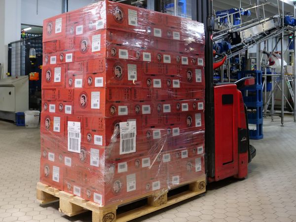 Tweezijdige etikettering op drankenpallet