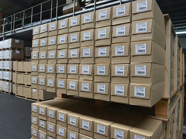 Etiket aan de zijkant van doos 1