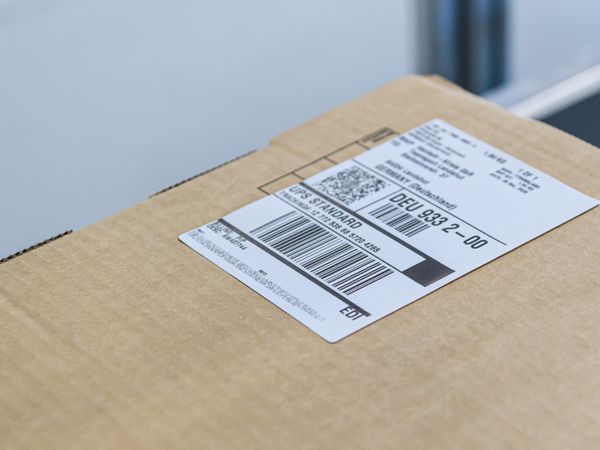 Verzendetiket bovenop doos 1