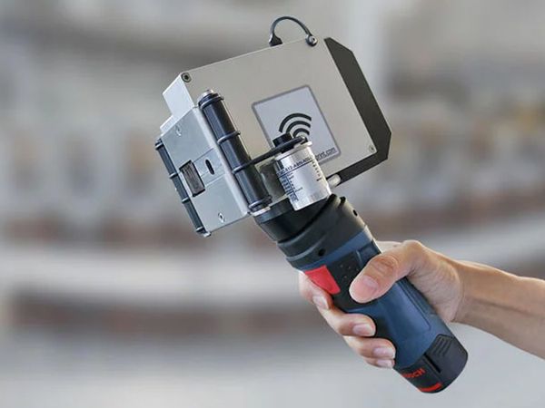 De Markoprint X1JET HandHold inkjetprinter is licht en compact