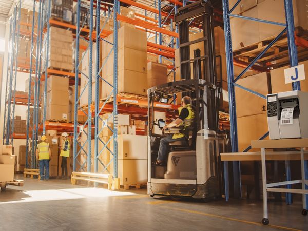 Zebra ZT510 etikettenprintertoepassing magazijn in logistiek