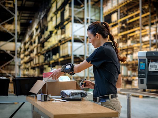 Zebra ZT610 etikettenprintertoepassing voor verpakking in logistiek