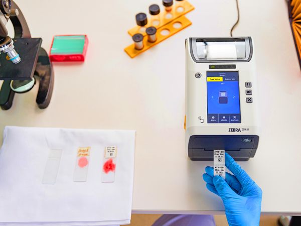 Zebra ZD611 printer voor het etiketteren van monsters in het medisch laboratorium
