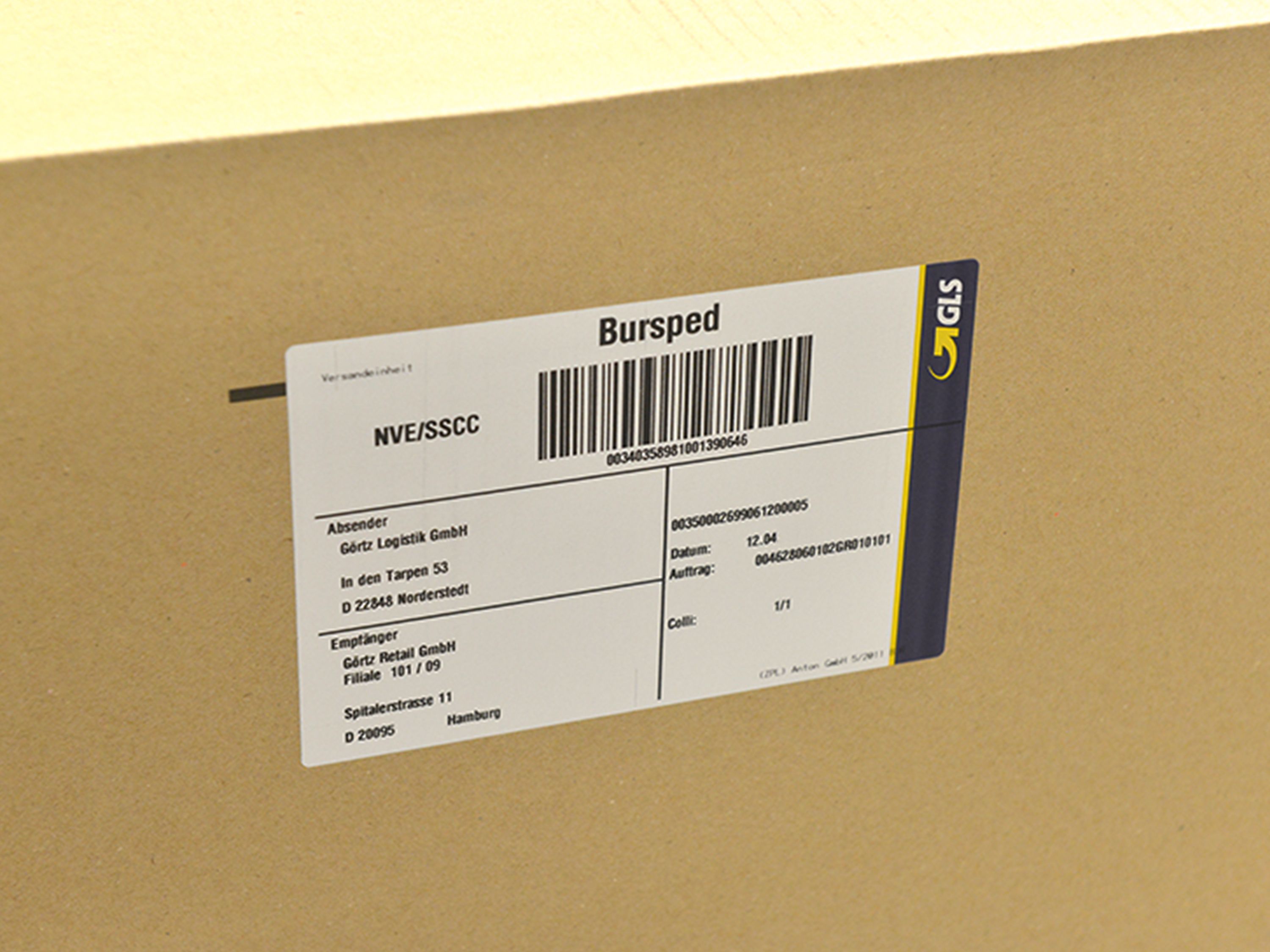 Verzendetiket aan de zijkant van doos 2