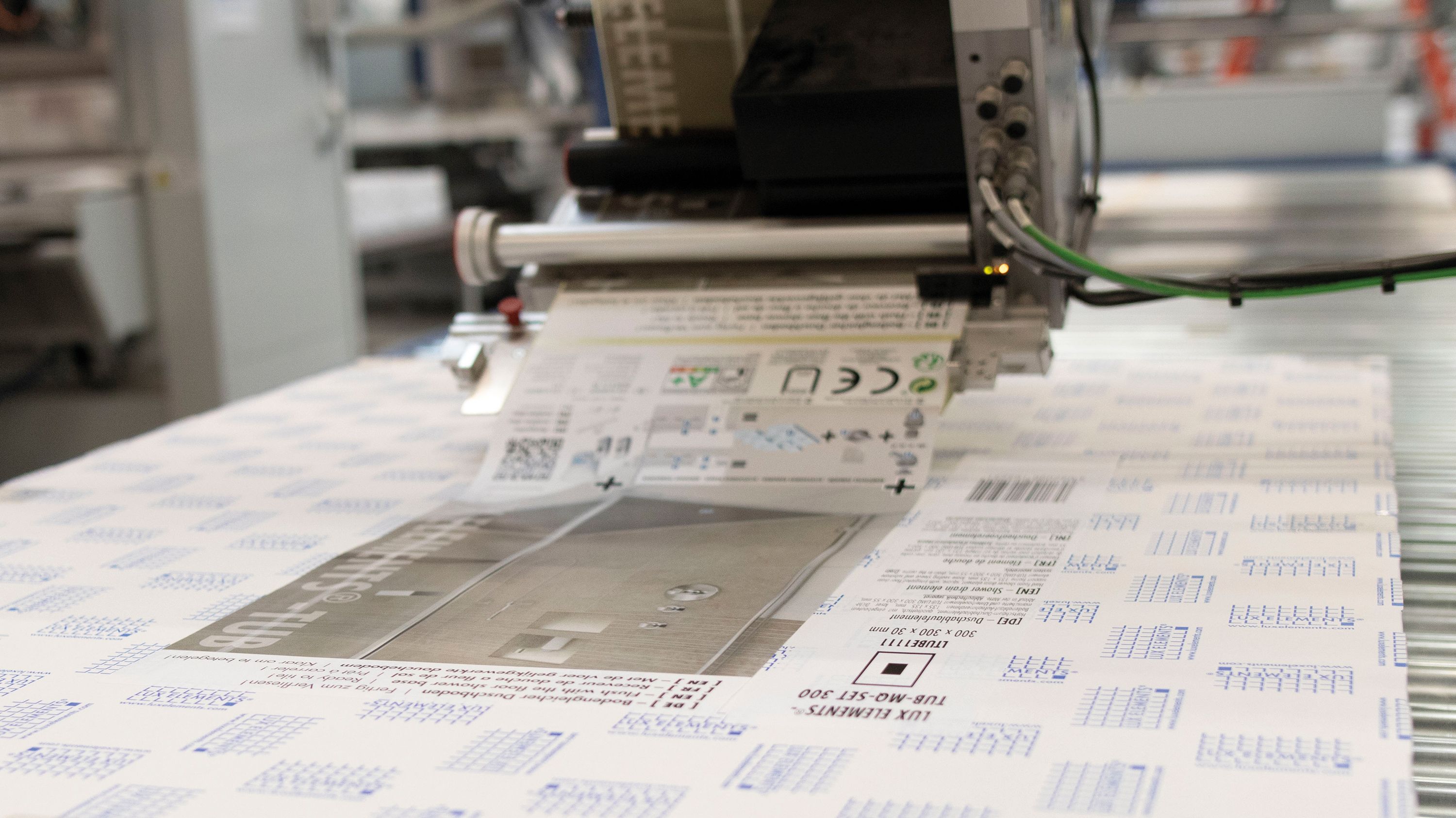 Etikettenapplicator Alpha HSM etiketteert automatisch kartonnen verpakkingen