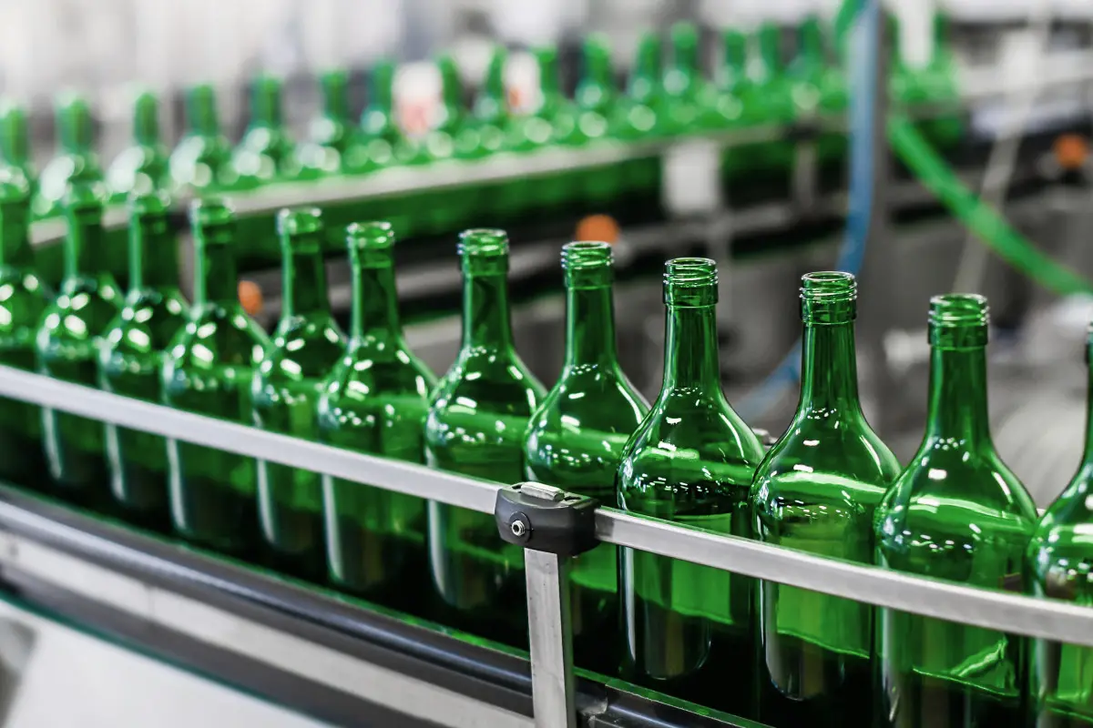 Bottling plant - Labelling and coding in the beverage industry